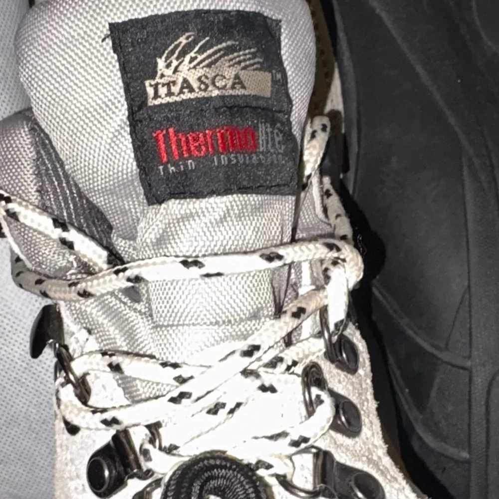 ☃️Itasca Women’s Gray and Black Thermalite Footwear-Size 8☃️